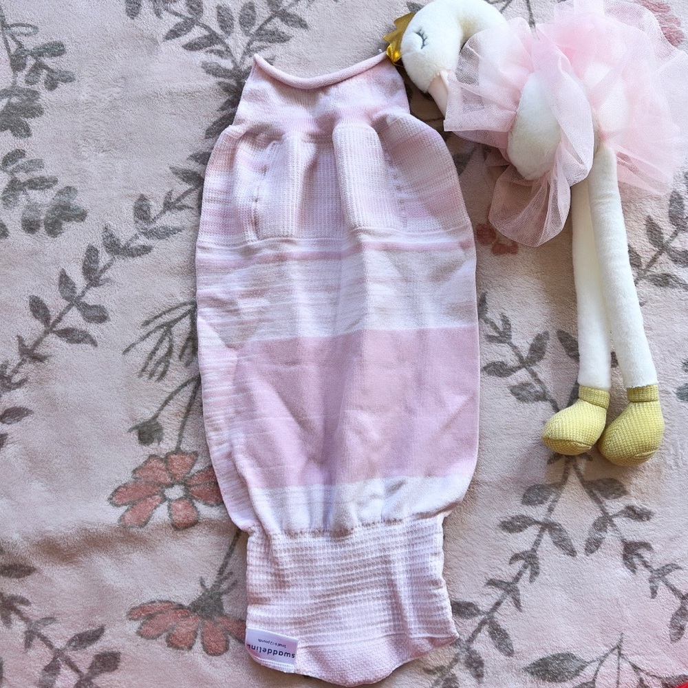 Pink and White Baby Swaddelini